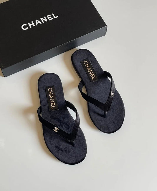 "CC" Small Diamond Logo Sandals